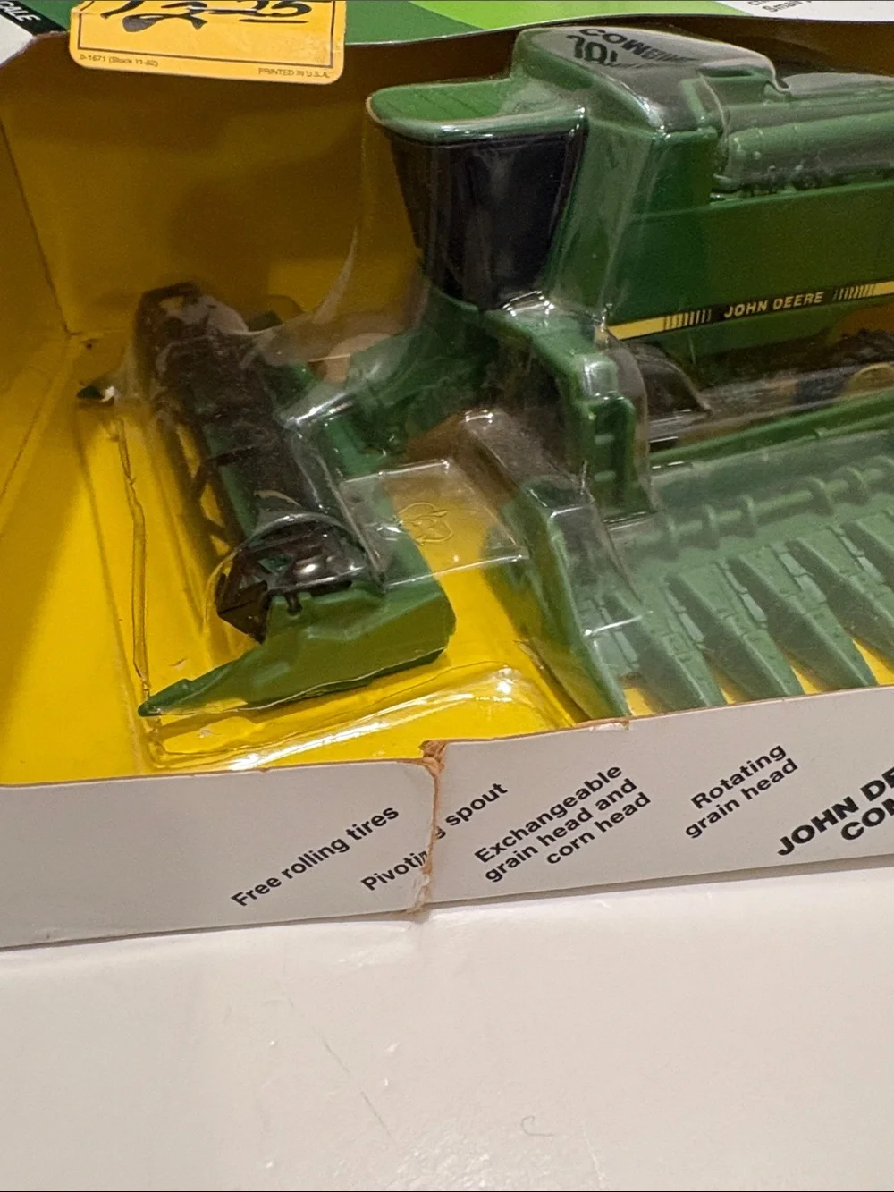 Ertl John Deere combine with two headers. Item 5604. 1/64 scale.